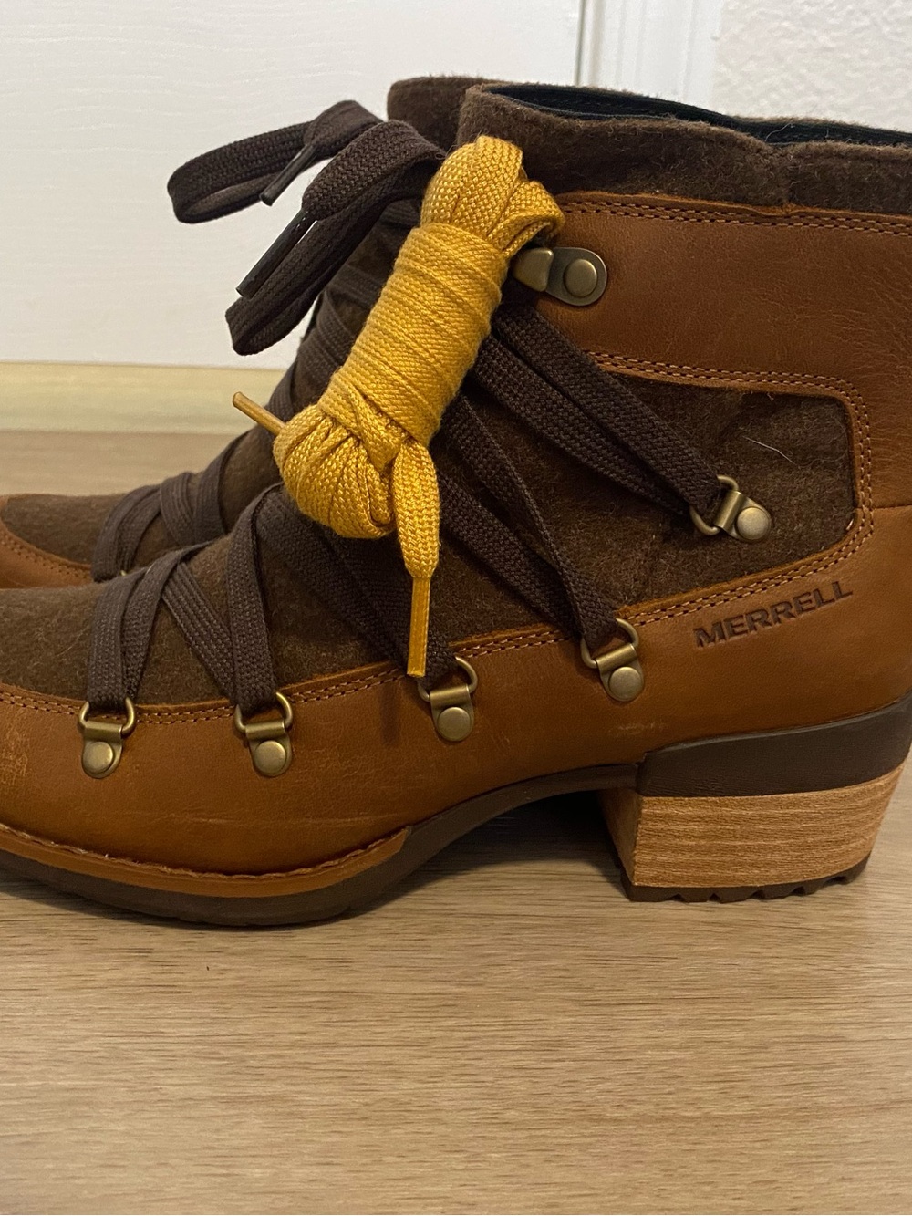 NWOT Merrell Tan Brown Leather Lace-Up Boots
